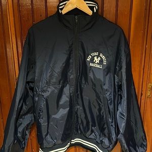 New York Yankees Majestic zipper windbreaker jacket. Size Large